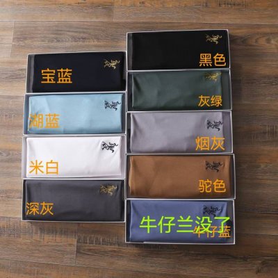 高品质盒装T恤 始祖鸟9色齐发短袖T恤 牛仔兰后期不补了 纯色丝光棉修身圆领T恤，面料舒适柔软透气 看得见的质感 越是简约的款 对品质 质感要求更高 单穿或做搭