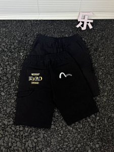 Evisu福神金线刺绣字母Logo口袋短裤休闲五分裤男款 - 经典黑色永远不会出错 这裤身酷劲十足 金线刺绣工艺精湛 字母栩栩如生简直是画龙点睛 每一个字母都仿