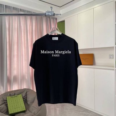 马吉拉Mm6 2025春夏新款 个性Logo印花 定制面料300G 短袖T恤 男女同款 尺码：S M L Xl Xxl 五个码 颜色：黑色 白色 铁灰色 天蓝色