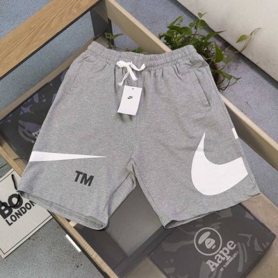 上新 款号：Zz5998 2025新款Nike耐克大钩子图案Logo印花休闲情侣毛圈短裤五分裤，搭配标志性白色大勾图案，简约中尽显潮流态度。“Tm”标识增添独特