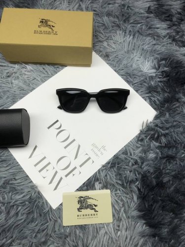 Burberry巴宝莉偏光太阳镜顶级最高版本』 重磅来袭通过关系搞到一批海关扣押的巴宝莉墨镜 全球最火的款式之一 可以承载岁月的经典之作 永不过时 独家渠道 详
