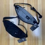Nike耐克小勾子方块Logo多功能运动休闲腰包 单肩包 斜挎包 原版勾子Logo插扣，高品质插扣。人性化设计，随心更换背包方式。可单肩、斜挎、腰挎多种背法，任