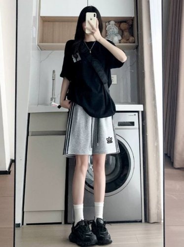 阿迪Adidas三条杠撞色刺绣情侣款夏季运动短裤 包边包条 透气舒适 经典刺绣打底 面料柔软舒适不起球不退色 经典版型 超百搭 三叶草刺绣立体有型 男女同款版型