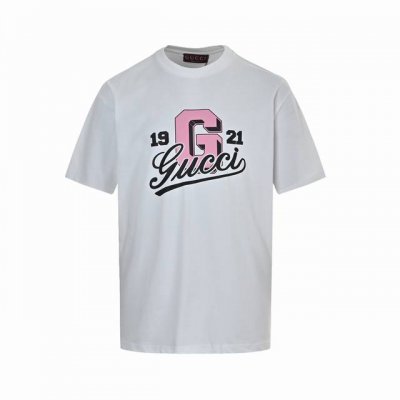 Gucci 古驰 25Ss 图案字母Logo印花短袖 在时尚界，字母图案一直以其简约而不失个性的风格深受男女消费者的喜爱。今天，我们为大家带来一款独特的字母图案