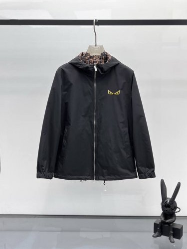 芬迪 2025春季新款夹克外套，秀场新品品相非常完美，舒适保暖，三标齐全色泽饱满诱人，非常出彩的设计，轻松将时髦感进阶，做工极为考究严谨，走线工整细致！大牌设计