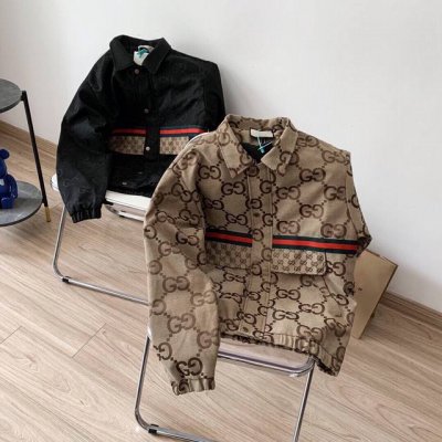 gucci 古驰复古拼接双G提花满印Logo拉链开衫外套 网红同款翻领外套 上身帅气百搭 店主强烈推荐 采用复古满印双G提花Logo设计 定制皮革拉链 开模做旧