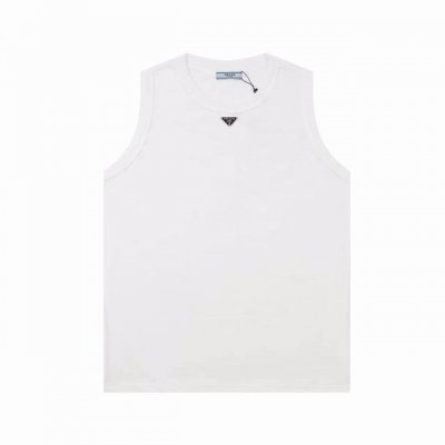 pra 普拉达 23Ss新款背心 size:Xs S M L 现货 这款极简主义设计和精美细节于一身 胸口是p家经典的标志性的涂珐琅金属三角形徽标点缀正面 经典