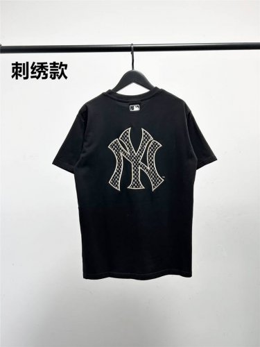 Mlb柜子新款胸前贴布刺绣短袖T恤！三标齐全，三联吊卡，原厂包装！通肩压条保证舒适性！高端品质2025Mlb Ny 贴布老花刺绣款 情侣圆领短袖高端品质 专柜1