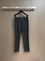 Lv 2025Ss春夏系列男士商务休闲时装款西裤，经典的搭色，合适春夏穿着，土耳其进口客供埃及棉，舒适又透气！款式设计简约大气，符合一贯Lv设计理念，细节做工精