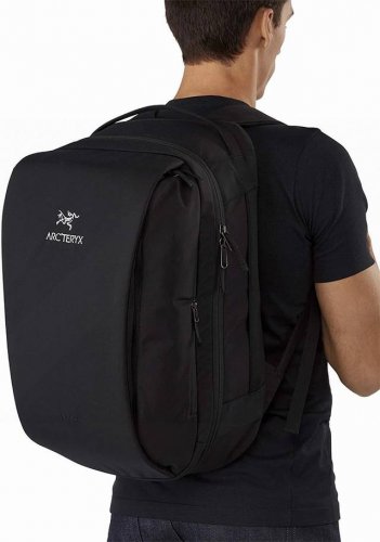 资讯官网图。。。。颜色齐！ Arc'teryx 始祖鸟 Blade 28L 中性成人双肩包 电脑包 适用于穿越城市景观和探索世界！ 功能性组合 方便实用且重量轻