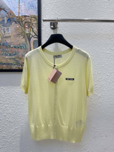 miu缪家！高版本！胸口字母Logo图案圆领薄款短袖针织上衣！质量赞！三标齐全！码数36 38 40，现货发！ 38码胸围94衣长55