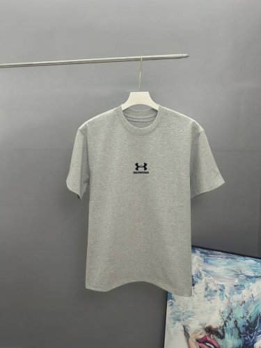 Balenciaga巴黎世家 刺绣款 2025春夏经典圆领短袖T恤采用280克双纱精棉，衣服偏厚使整体高透气和柔软性，高版本，三标齐全！男女同款 颜色：白色 黑