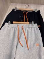 型号Hs015#，爱马家 2025春夏最新马具贴皮绣男士棉质休闲短裤，又有点运动短裤的味道，穿着比较随性百搭，合体剪裁，简单大方，整体干净利落，不做作不浮夸；抽