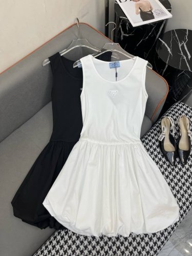 prad* 25Ss新款背心裙 经典三角标装饰 蓬蓬裙摆 版型超好 两色三码Sml