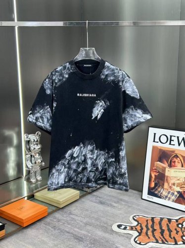 balenciaga新款巴黎世家手绘磨破做旧洗水短袖重磅310克纯棉面料 买版购入对版制作颜色也是特别好看的深灰色蜡染面料才能炒出这么好看的颜色工艺流程繁多25