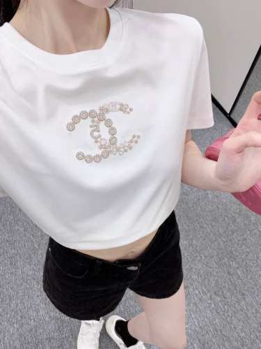 cc小香家！高版本！重工刺绣钉珠双C字母Logo图案圆领丝光棉短袖T恤！三标齐全！粉色白色！码数S M L，现货发！ M码胸围96衣长59