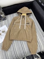 爆款现货 原单高品质 Miu Mi*｜25新款休闲抽绳带帽拉链外套 颜色百搭高级 定制版型 系列款包容性好 尽显高级随意感 视觉盛宴 四季必入的百搭单品 订制面