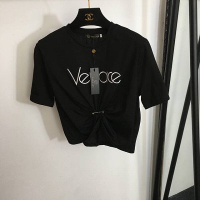 款号 0051 Versac*新款 胸前刺绣字母 美杜莎人像别针扣皱褶收腰短款短袖T恤，白色，红色，蓝色，黄色，橘色，紫色，灰色，绿色，黑色，S-Xl， M码；
