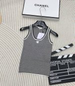 chanel胸前立体牙刷毛字母针织背心 撞色条纹针织背心 胸前立体牙刷毛Logo点缀奢华高级。清爽夏日甜美撞色领边减龄少女，上身超显白 经典版型不挑人上身巨显瘦