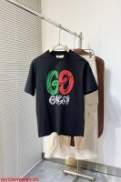 L555 Gu古驰 2025春夏新款首发最新款短袖圆领T恤 高端订制 设计前卫时尚！品牌Logo重工艺设计 高端定制丝光云朵棉面料.手感柔软.穿着舒适.级别精致
