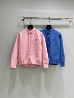 25Ss春夏新款 粉色微标字母刺绣外套 男女同款 双口装微标刺绣设计简约的裁剪工艺 高级感的嫩粉色让整个春夏青春感拉满 单穿或者叠穿一正于韩系松弛感拉满 Yb原