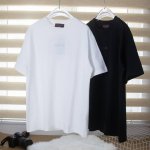 Gucci 古驰25年新品蛇年限定款后背红蛇烫钻圆领短袖T恤 古驰25年春季新品 新年限定款 胸前小皮标设计，后背红蛇印花烫钻设计，颜值爆表纯棉材质版型宽松适合