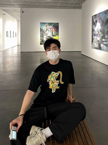 上新！Kenzo 新款图案短袖T恤，夏季必入单品！真的超酷！ 高密针织圆领设计，平整简约！亲肤透爽！T恤面料的柔软性舒适性无可挑剔！男女均可驾驭，打破性别局限性