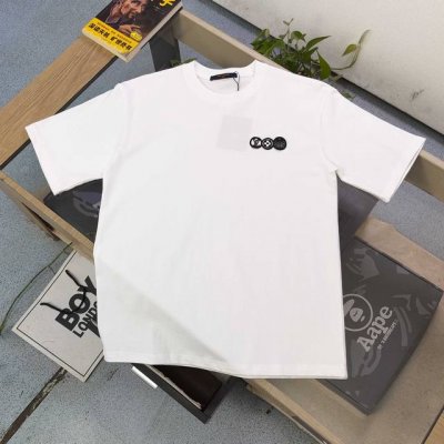 上新 款号：Dg25650 2025新款Louis Vuitton路易威登Lv小标图案Logo绣花休闲情侣短袖T恤，经典图案设计，朋克不羁！！采用250G克重纯