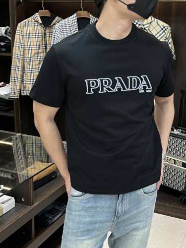 主推 Prada 独家专供秋季新款普拉达时尚休闲圆领短袖，高密度320克纯棉面料，高级密针刺绣、高端欧版原单T恤，潮流时尚休闲半袖 透气舒适度高，细节无可挑剔，