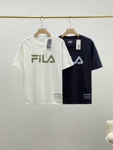 100包邮 fila 斐乐官方男子针织短袖T春款时尚简约休闲舒适Logot恤！ 在快节奏的都市里，这项环保又健康的运动也正变得逐渐流行街头穿着时尚的人们通过骑行