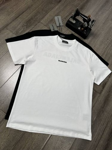 Balenciaga短袖T恤 工艺：刺绣 颜色：黑色 白色 码数：S~Xl 面料：精梳紧密棉盖棉280G 柔顺手感，做工细致。男女同款宽松版型！
