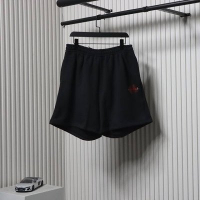 balenciaga 巴黎世家 25Ss 撕扯胶带字母刺绣短裤 采用定制高支纯棉，经预缩水处理确保洗后稳定性，克重达500G M2 洗涤后实测 ，赋予短裤重磅垂