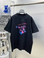 lv 路易 高克重 2025夏季新款手绘涂鸦Nigo太阳花字母Logo最新品短袖 Dd 专柜同步有售，原单狠货，时尚进口原版科技面料，上身舒适透气，原版定制五金