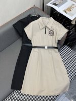 lowe* 25Ss 新款翻领连衣裙 logo皮质绣花装饰 搭配腰带 两色三码Sml 蓝色 S M L 款号 02283#