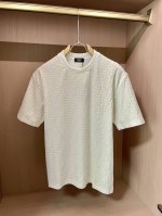 Fd 2025春夏新品 尽显奢华时尚格调。三色各具魅力，棕色经典复古，黑色神秘大气，白色纯净优雅。标志性双F图案满印，醒目且辨识度极高，彰显品牌独特基因。简约圆