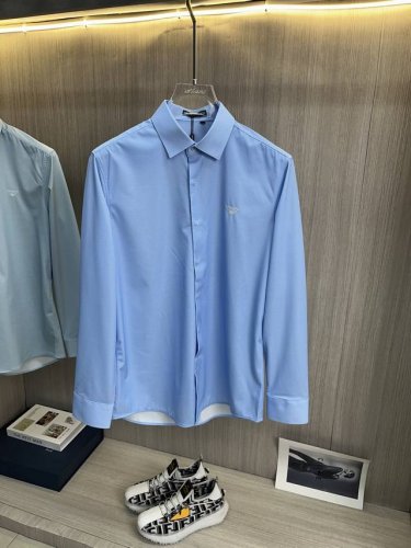 Armani阿玛尼 2025Ss春季新品长袖衬衫 时尚有型 简约百搭款 版型挺括 经典品牌Logo 新工艺搭配 穿着舒适 纱织细腻 上身帅气十足 三标齐全 所有