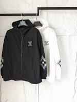 Louis Vuitton Lv轻薄防晒服皮肤衣 男女同款 双色隐形护甲 重构夏日奢侈法则 你的每寸肌肤都值得防护 双色选择即是向平庸夏日发起的优雅政变 颜色：