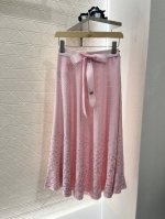 chane*2025新品上架 蝴蝶结重工珠片细闪高腰伞裙 定制Yb进口纱线织造 柔软亲肤 肌理清晰可见 高腰伞裙版型 腰间细闪包边贴身收腰更显曲线美 搭配缎面蝴