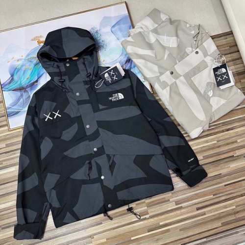 上新210 Tnf X Kaws 北面联名芝麻街经典1986男女情侣款迷彩连帽冲锋衣夹克外套 原版复刻 顶级品质Tnf北面潮流限定款 潮流男女都不可错过的一款梦