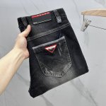 prada 普拉达 25S新季爆款牛仔裤 外贸原单 弹力舒适 颜值品相超高的一款牛仔裤 简约潮流感+旧感头层皮牌 奢华品质感细节处理满满到位 百搭颜色超喜欢 细