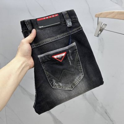 prada 普拉达 25S新季爆款牛仔裤 外贸原单 弹力舒适 颜值品相超高的一款牛仔裤 简约潮流感+旧感头层皮牌 奢华品质感细节处理满满到位 百搭颜色超喜欢 细
