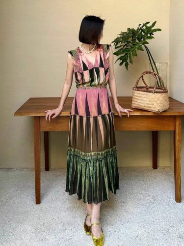 爆款上新 同款顺纡V领定位花真丝裙 面料 桑蚕丝 尺码 S-Xxl