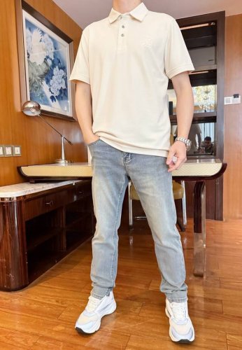 罗意威-2025专柜最新爆款polo出货 欧美专柜热销单品 精选意大利进口丝光棉面料搭配最新的设计 胸前的精致Logo彰显雅致 上身效果不用多说 尺码:48-5