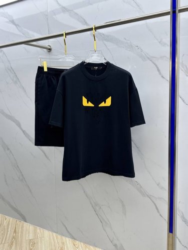 fendi*芬迪 2025春夏最新款套装，男女款 贸易公司渠道稀出，同步官网发售！基本每一季都会有它的背影所在，期待着所有潮男潮女们的演绎！此款选用客供顶级纯棉
