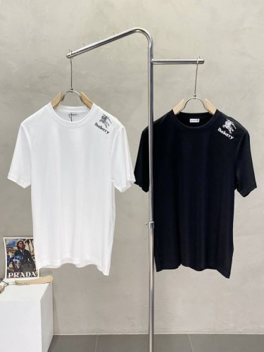 burberry巴宝莉独家专供新款男士休闲短袖 高端定制 高端版本 时尚百搭爆款进口面料 手感超柔软细腻 穿着亲肤舒适 高端精品 代工厂P精细做工 上身非常赞