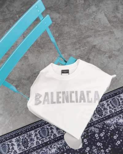 款M 巴黎110 Balenciaga巴黎世家24Ss春夏手绘字母烫钻短袖T恤 巴黎新款手写双B涂鸦字母烫钻圆领短T，高克重挺括面料，手感和质感非市面薄如纸的软