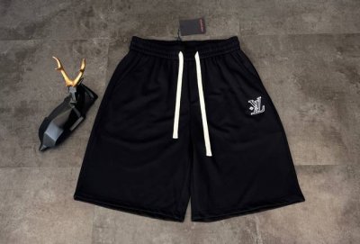 新款短裤上新 2025Ss夏季新品 路易威登 Louis Vuitton 经典刺绣Logo标志性弹力宽松短裤被问N次 面料 选用的是顶级棉质面料 柔软又亲肤 贴