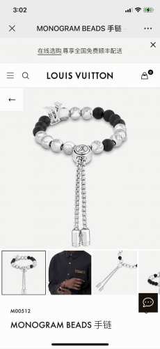 Lv路易威登 Monogram Beads手链 M00512 此款Monogram Beads手链以不同材质碰撞青春活 力，明暗色调赋予可调节链条醒目观感。Lv