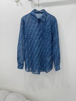 Fend*25新款款 翻领衬衣 通体双F印花 宝石蓝非常好看的颜色 满幅老花字母Logo印花图案 夏日氛围感拉满 30D面料透气又不闷热 高完全不挑人 颜色高级