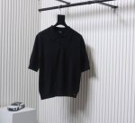Fendi 芬迪 25Ss Ff浮雕压花针织polo短袖 定织锦绒密毛织 进口专机红外线定位“Ff 标识” 位置更为精准，采用冲压填充技术 根据原版制作1:1大